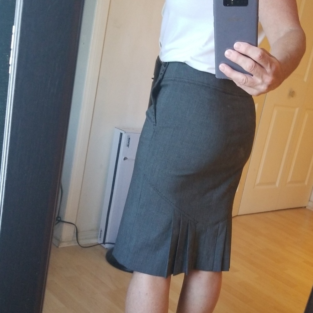 Bebe Black Pleated Pencil Skirt Size 6 - Picture 5 of 7